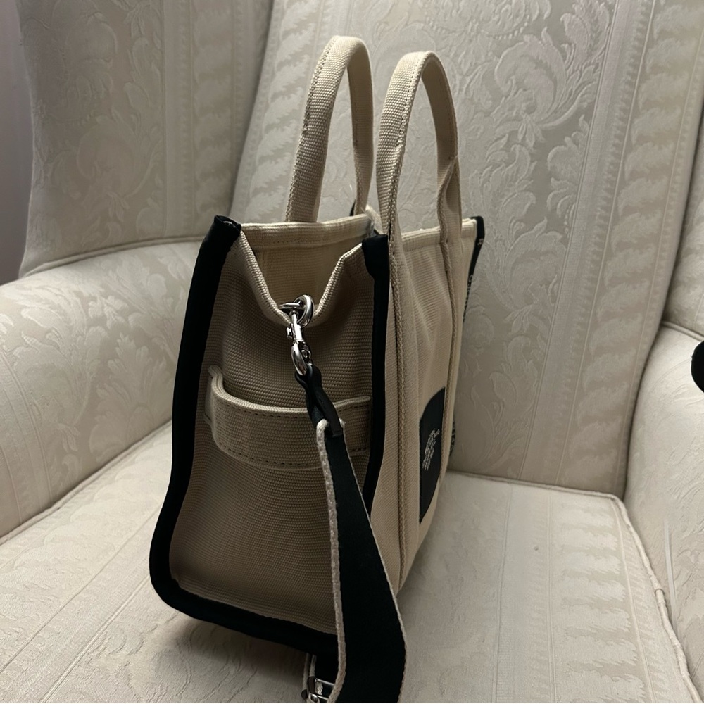 🆕 Marc Jacobs The Jacquard Medium traveller Tote Bag beige with contrast trim - Picture 9 of 16